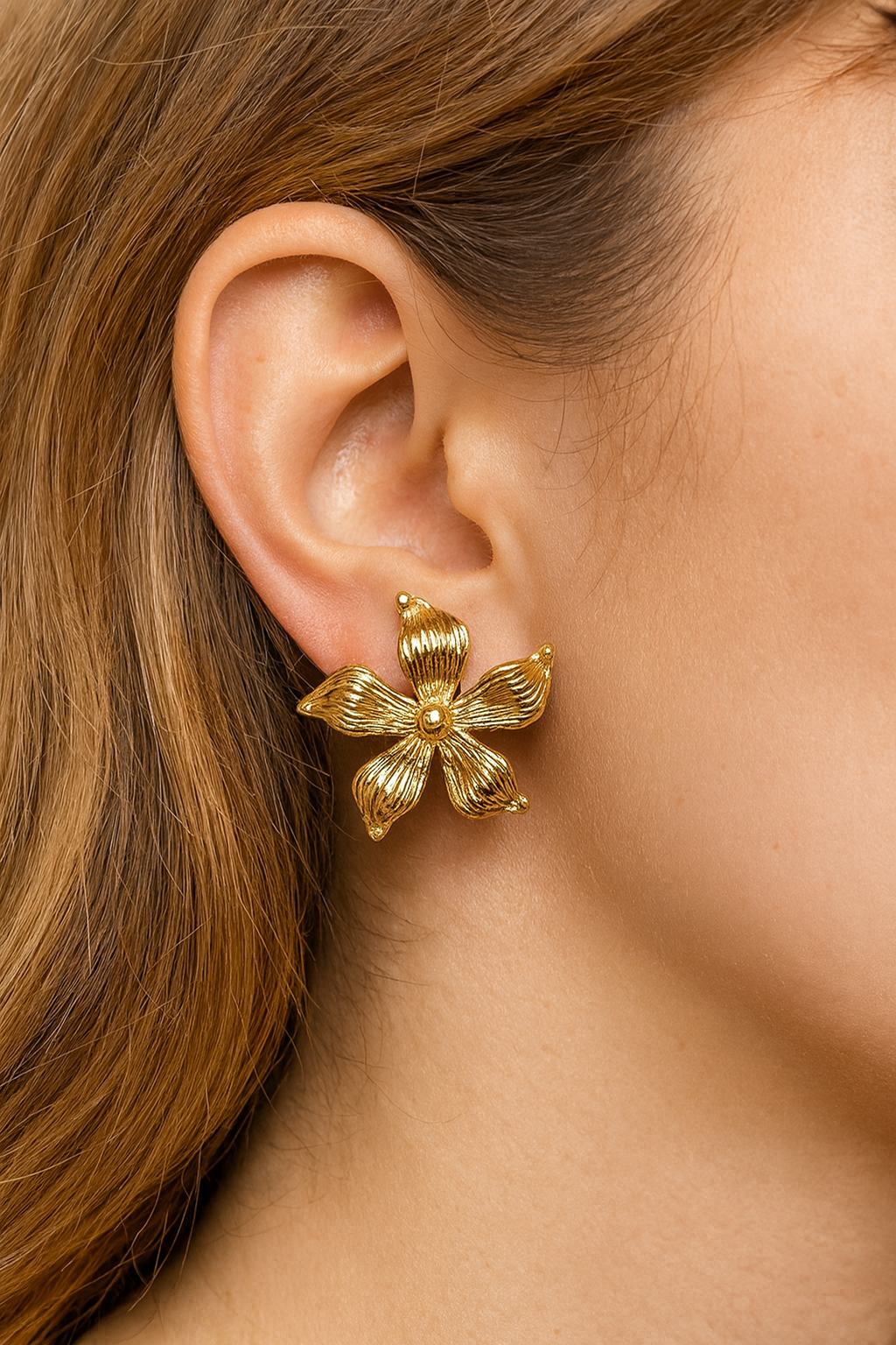 LZ-91 Elegant Textured Floral Anti-Tarnish Stud Earrings