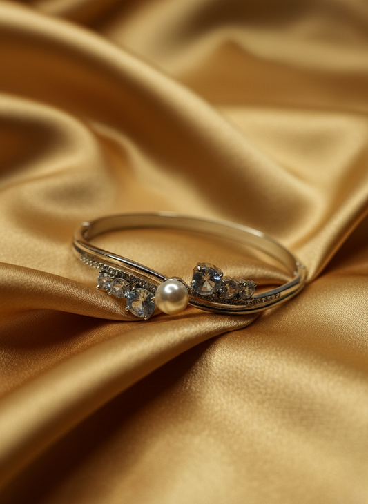 LZ-120 Seraphina Pearl & Cluster Diamond Bangle