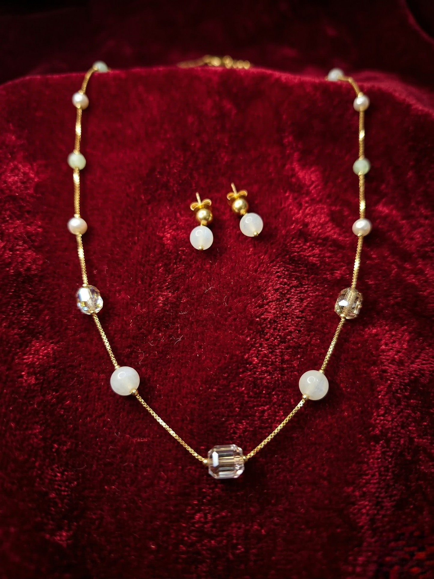 LZ-138 Elegant Pearl & Crystal Necklace Set