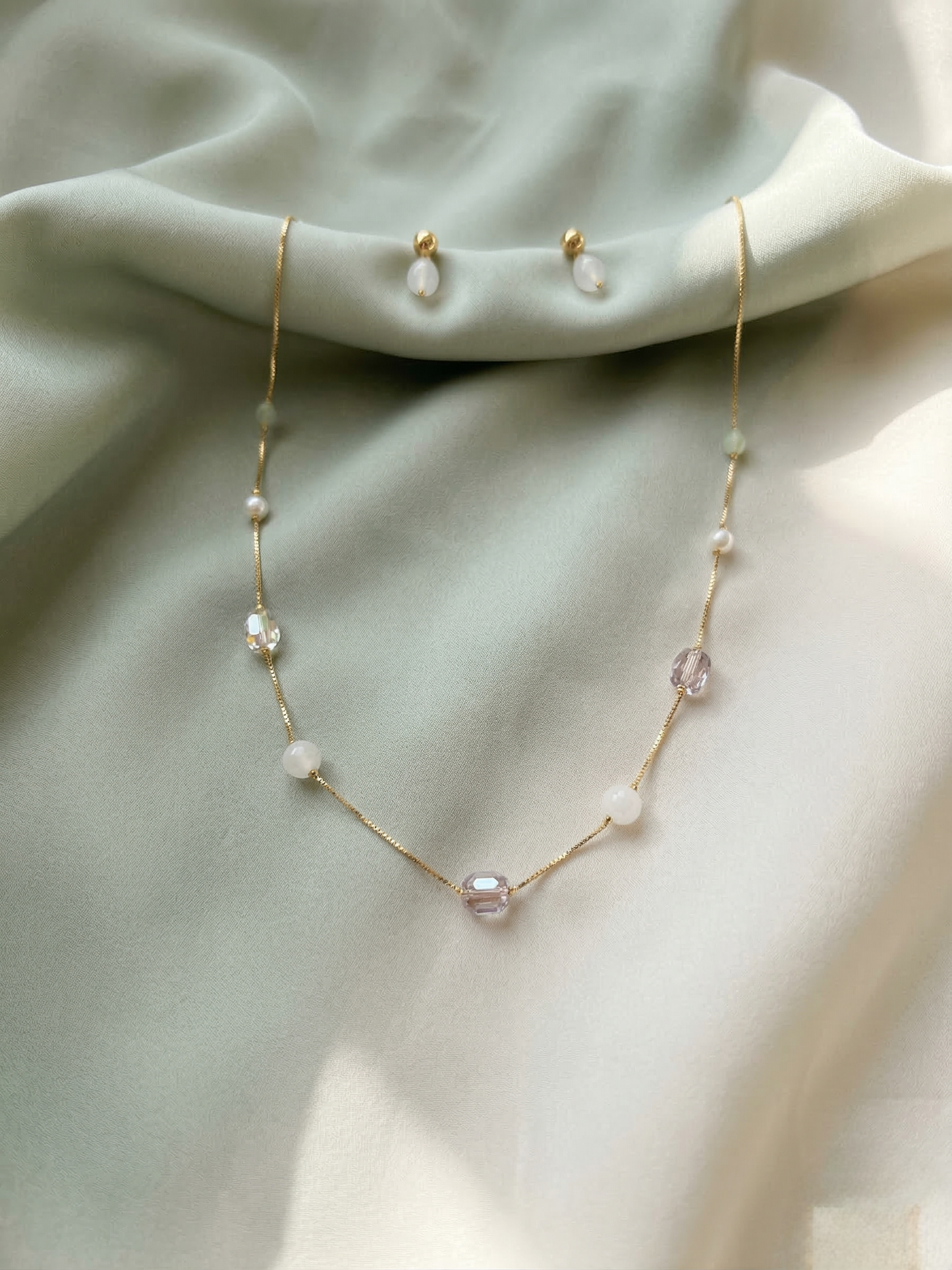 LZ-138 Elegant Pearl & Crystal Necklace Set
