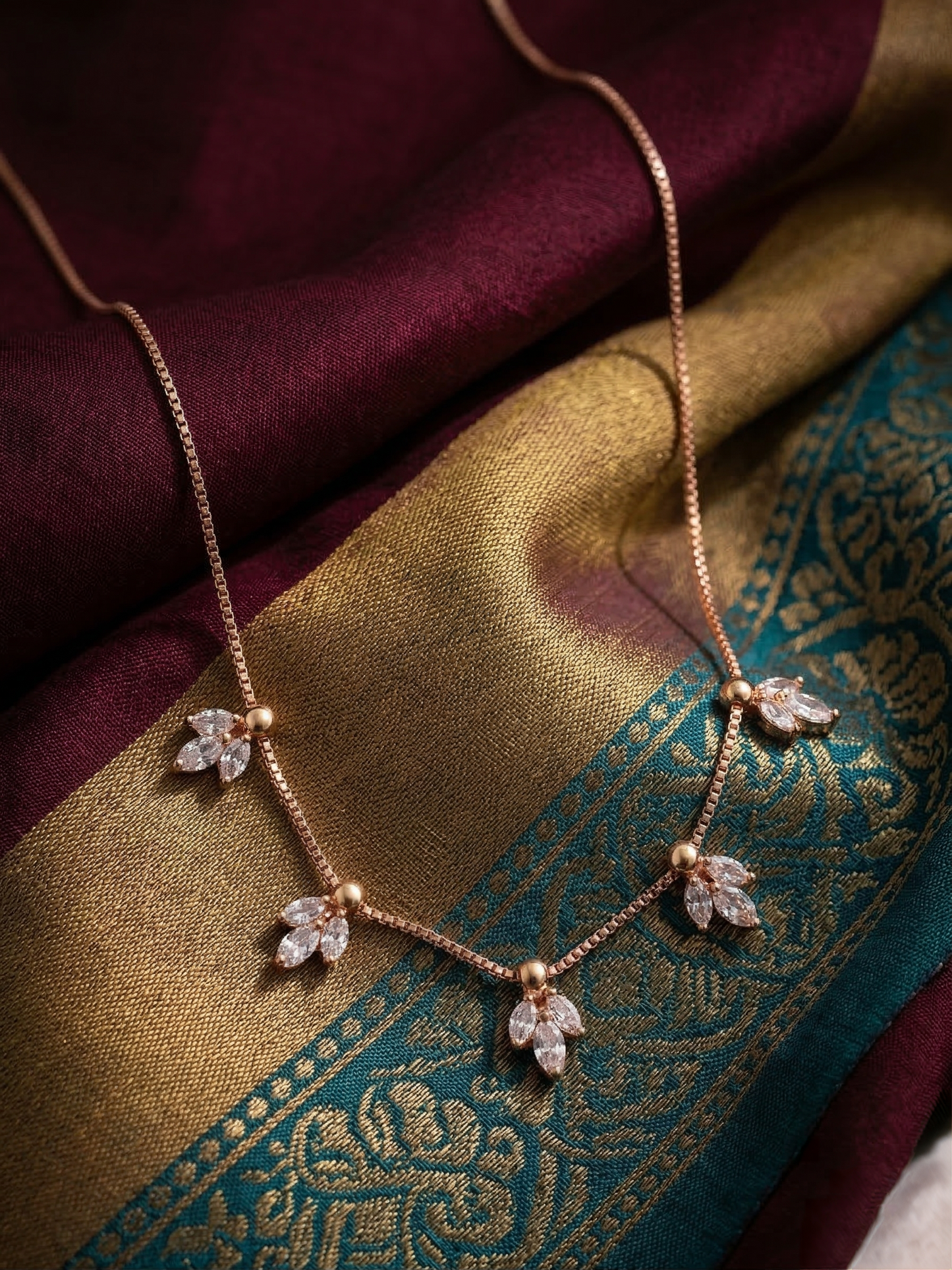 LZ-152  Elegant Floral Crystal Necklace