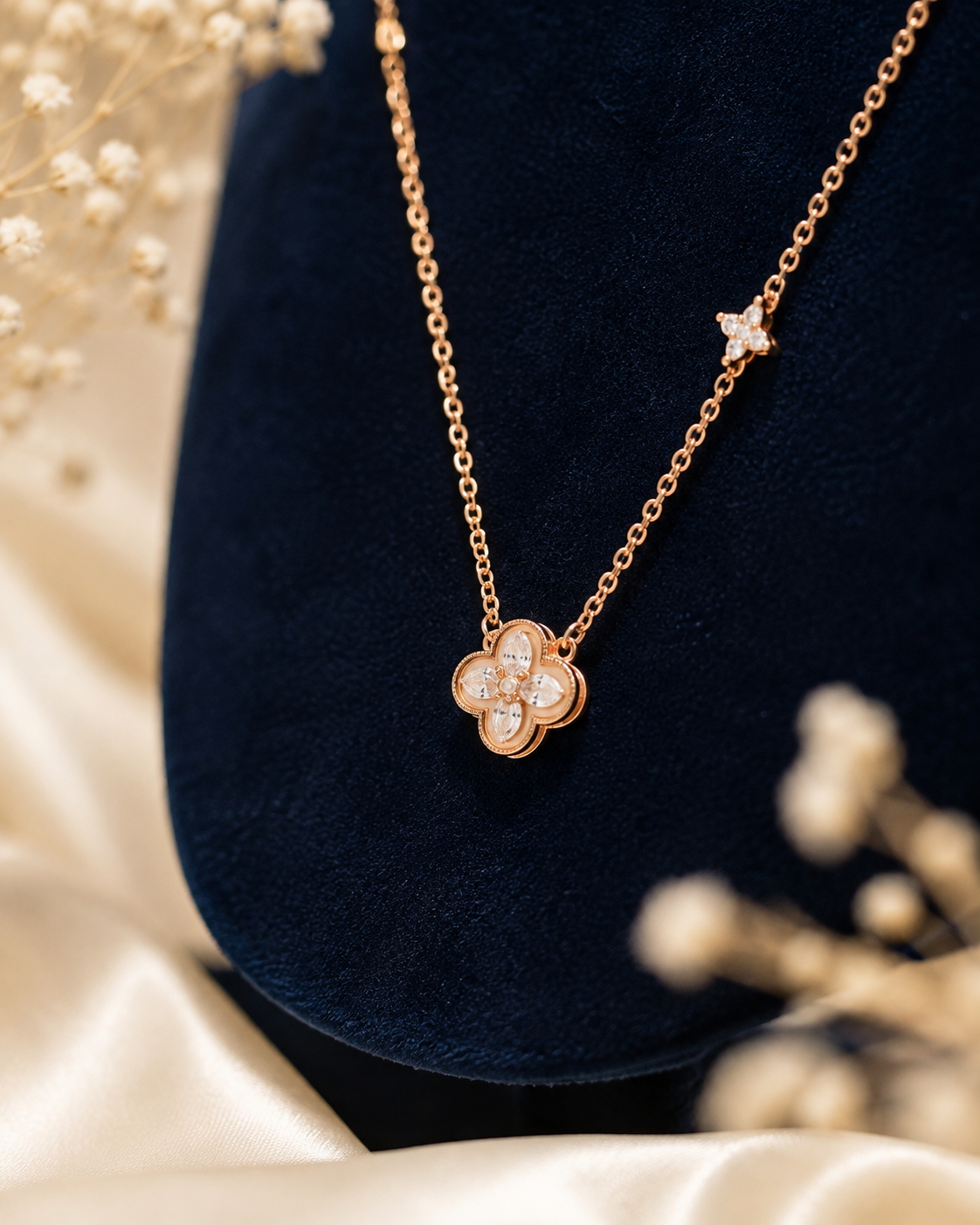 LZ-166 Elegant Floral Pendant Necklace