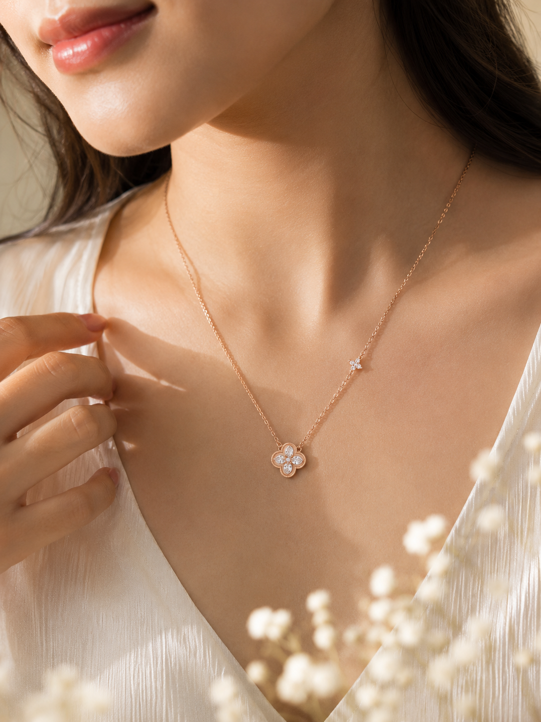 LZ-166 Elegant Floral Pendant Necklace