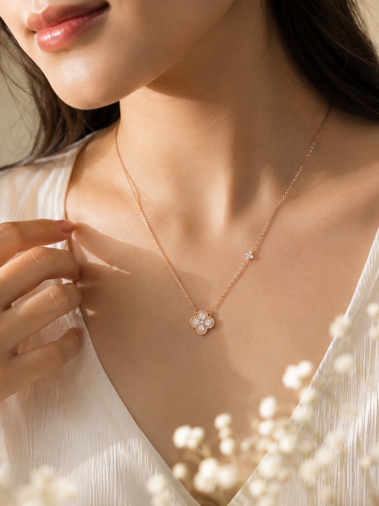 LZ-166 Elegant Floral Pendant Necklace