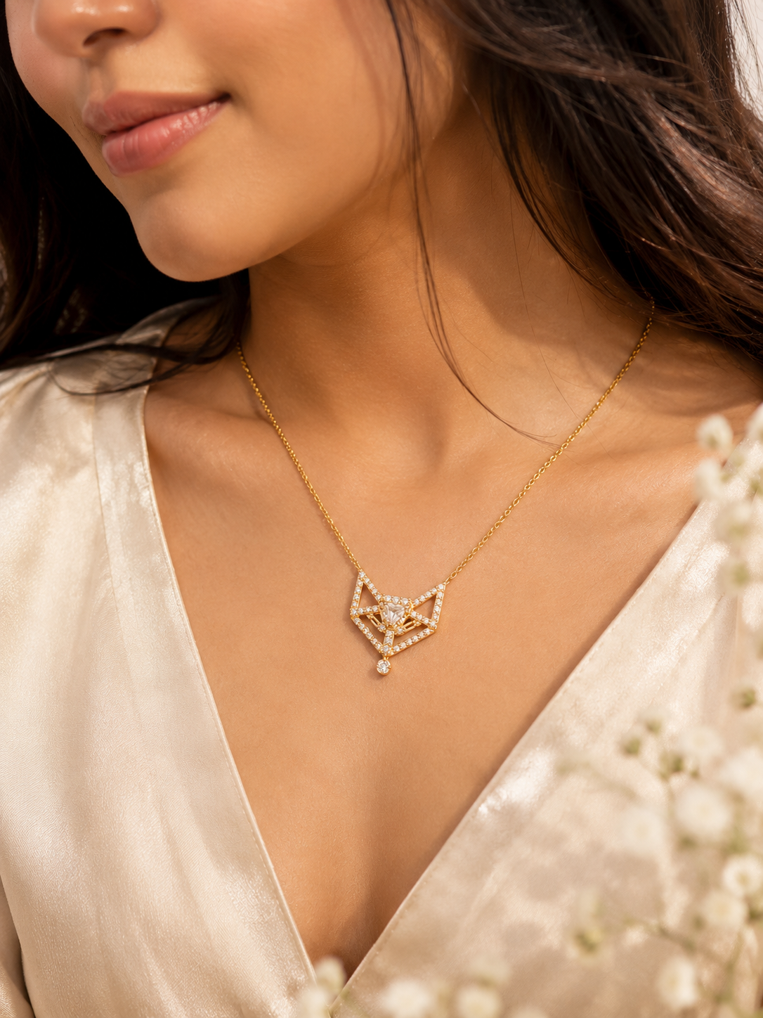 LZ-170 Elegant Geometric Gold Pendant Necklace with Intricate Design